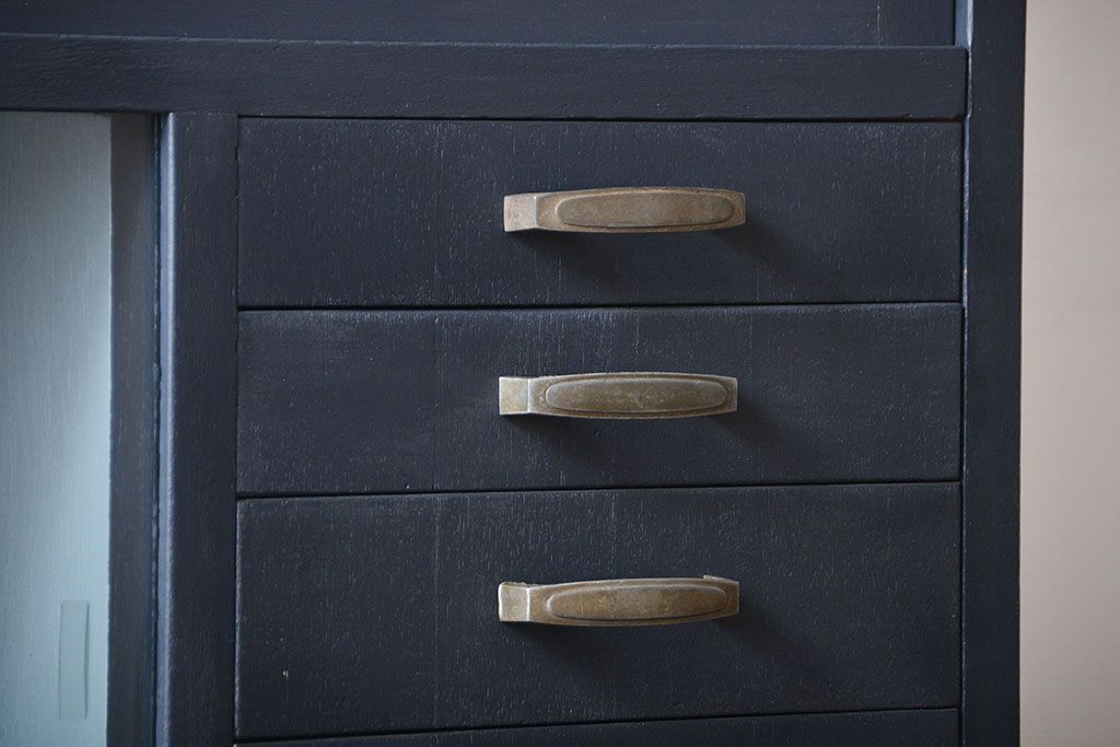 レトロ家具　アンティーク　レトロなペイントカップボード