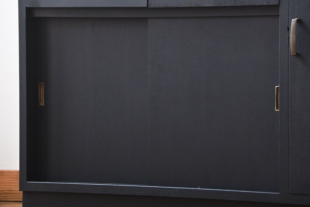 レトロ家具　アンティーク　レトロなペイントカップボード