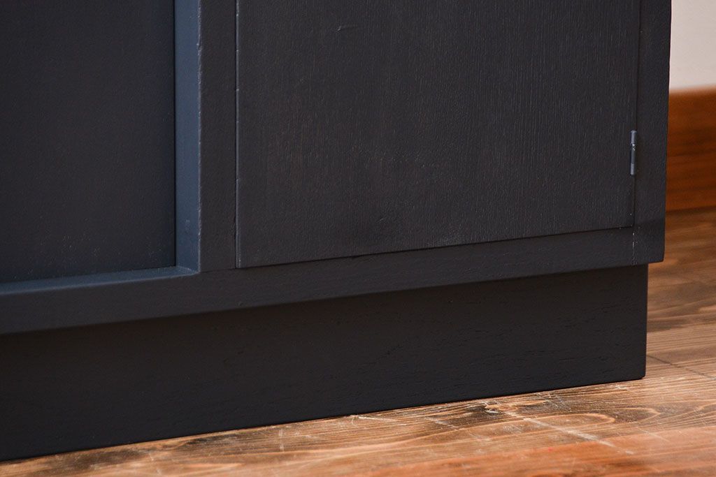 レトロ家具　アンティーク　レトロなペイントカップボード