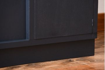 レトロ家具　アンティーク　レトロなペイントカップボード