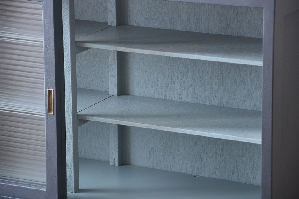 レトロ家具　アンティーク　レトロなペイントカップボード