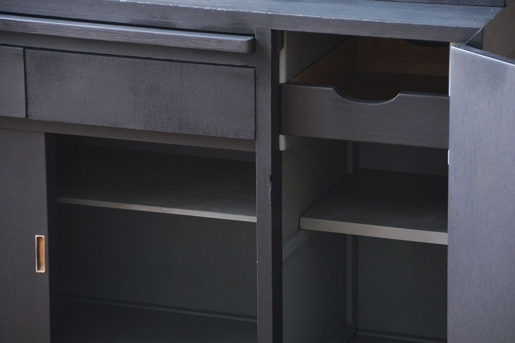 レトロ家具　アンティーク　レトロなペイントカップボード