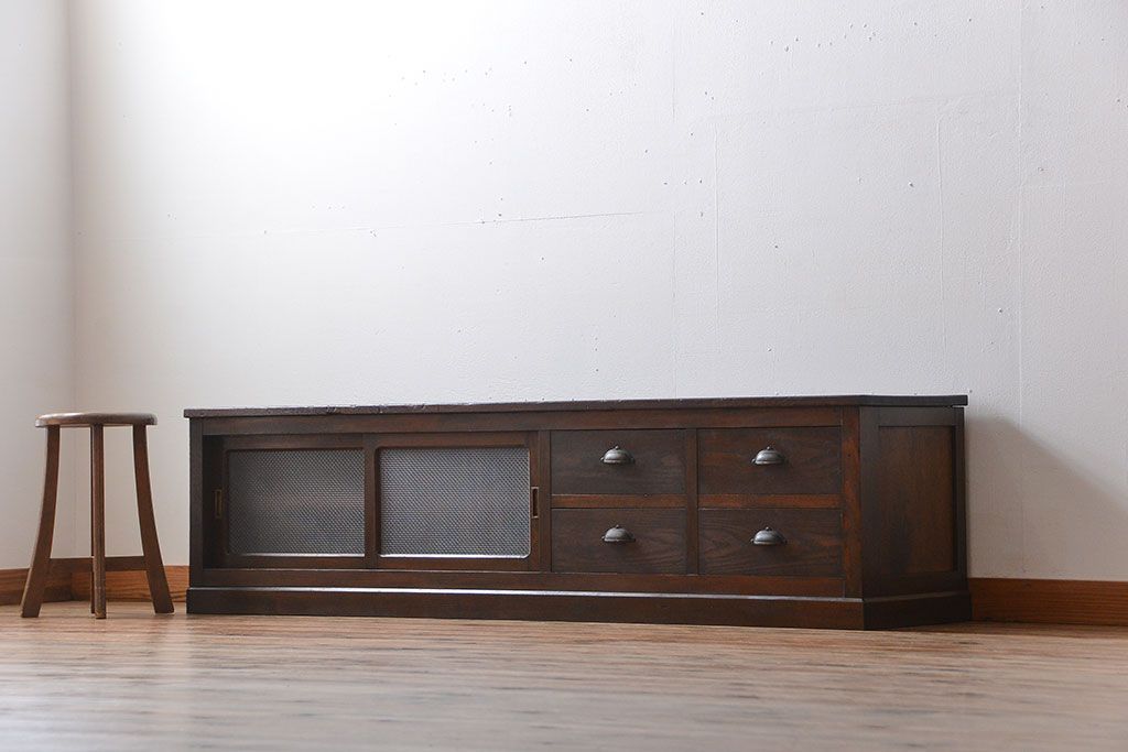 アンティーク家具　アンティーク　古い木製のワイドなテレビボード