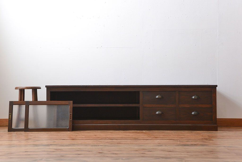 アンティーク家具　アンティーク　古い木製のワイドなテレビボード