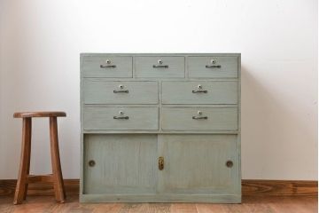 アンティーク家具　アンティークペイント　かわいい引き戸収納棚付きチェスト