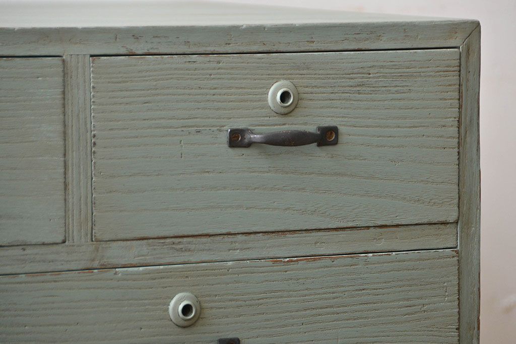 アンティーク家具　アンティークペイント　かわいい引き戸収納棚付きチェスト