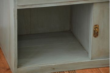 アンティーク家具　アンティークペイント　かわいい引き戸収納棚付きチェスト