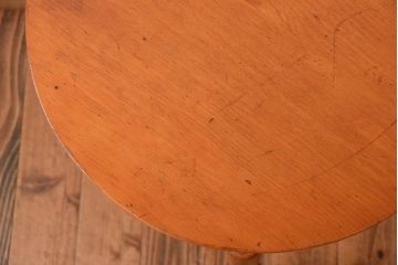 アンティーク家具　イギリスアンティーク　パイン材のサイドテーブル