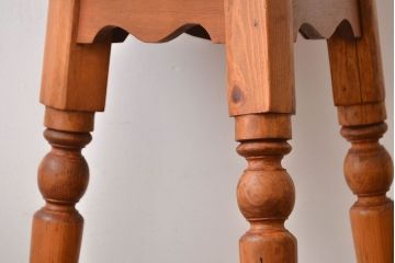 アンティーク家具　イギリスアンティーク　パイン材のサイドテーブル