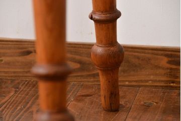 アンティーク家具　イギリスアンティーク　パイン材のサイドテーブル