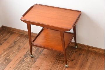 北欧家具　チーク材のお洒落なキャスターワゴン