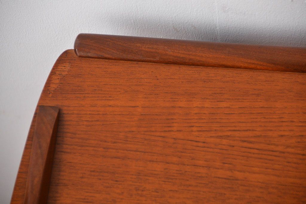 北欧家具　チーク材のお洒落なキャスターワゴン