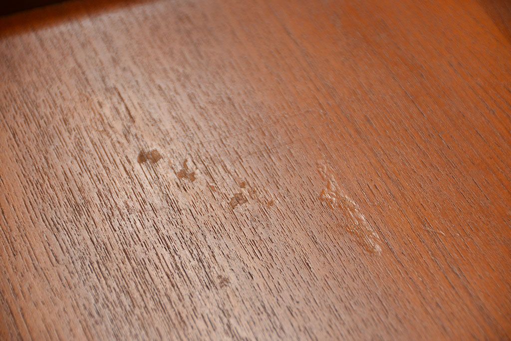 北欧家具　チーク材のお洒落なキャスターワゴン