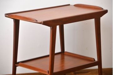 北欧家具　チーク材のお洒落なキャスターワゴン