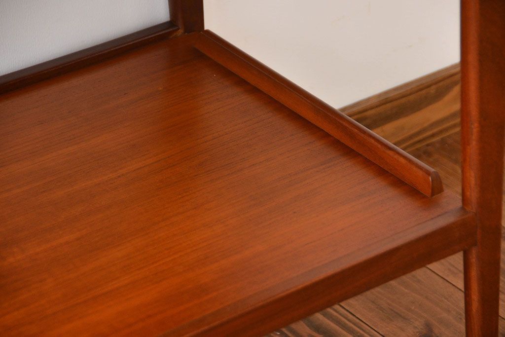 北欧家具　チーク材のお洒落なキャスターワゴン