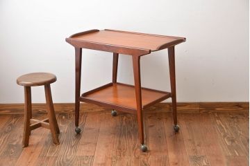 北欧家具　チーク材のお洒落なキャスターワゴン