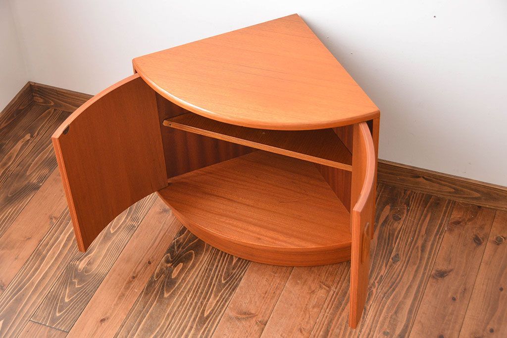 北欧家具　扉付きコーナーキャビネット