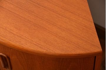 北欧家具　扉付きコーナーキャビネット