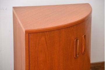 北欧家具　扉付きコーナーキャビネット