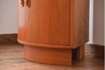 北欧家具　扉付きコーナーキャビネット