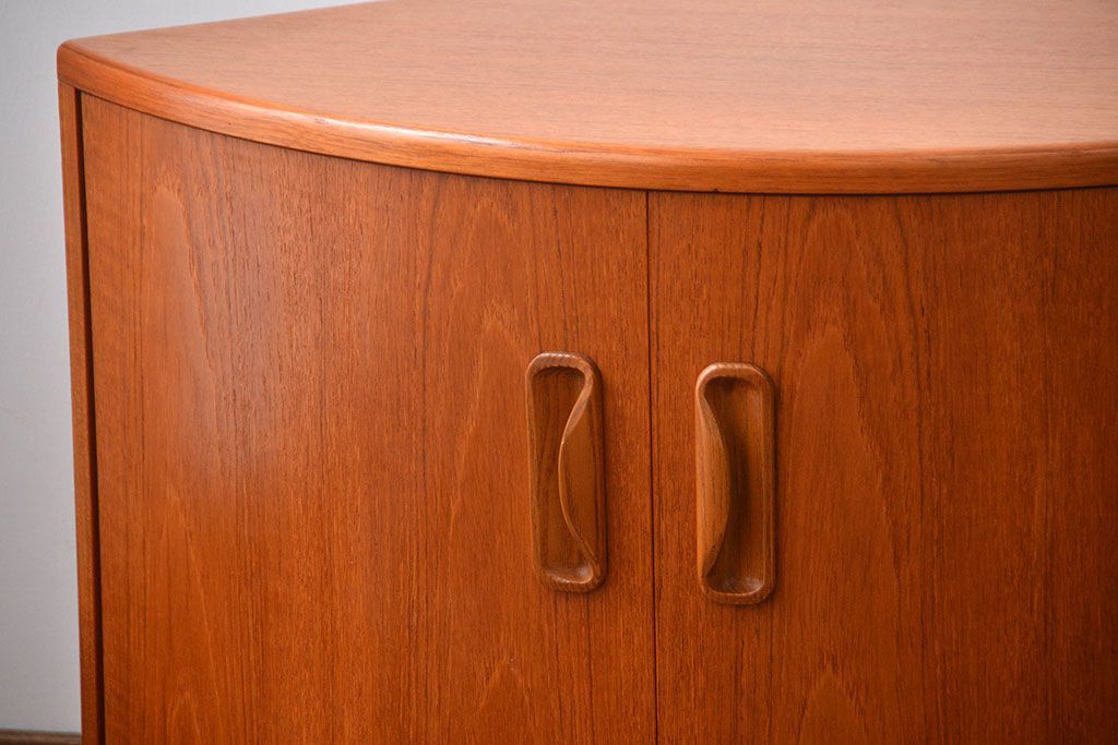 北欧家具　扉付きコーナーキャビネット