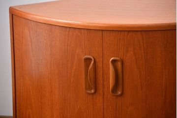 北欧家具　扉付きコーナーキャビネット