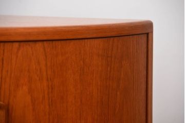 北欧家具　扉付きコーナーキャビネット