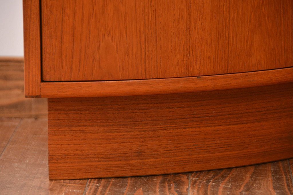 北欧家具　扉付きコーナーキャビネット