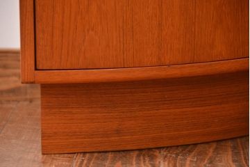 北欧家具　扉付きコーナーキャビネット