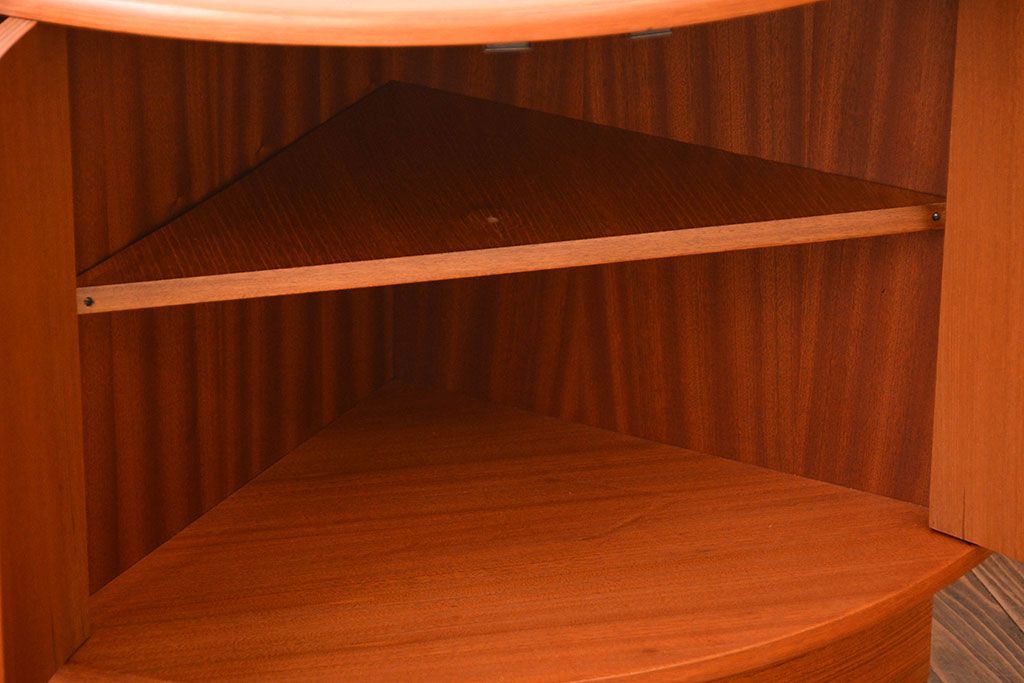 北欧家具　扉付きコーナーキャビネット