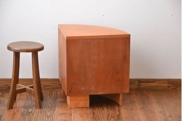 北欧家具　扉付きコーナーキャビネット