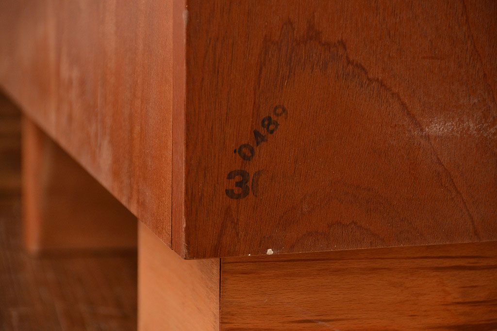 北欧家具　扉付きコーナーキャビネット