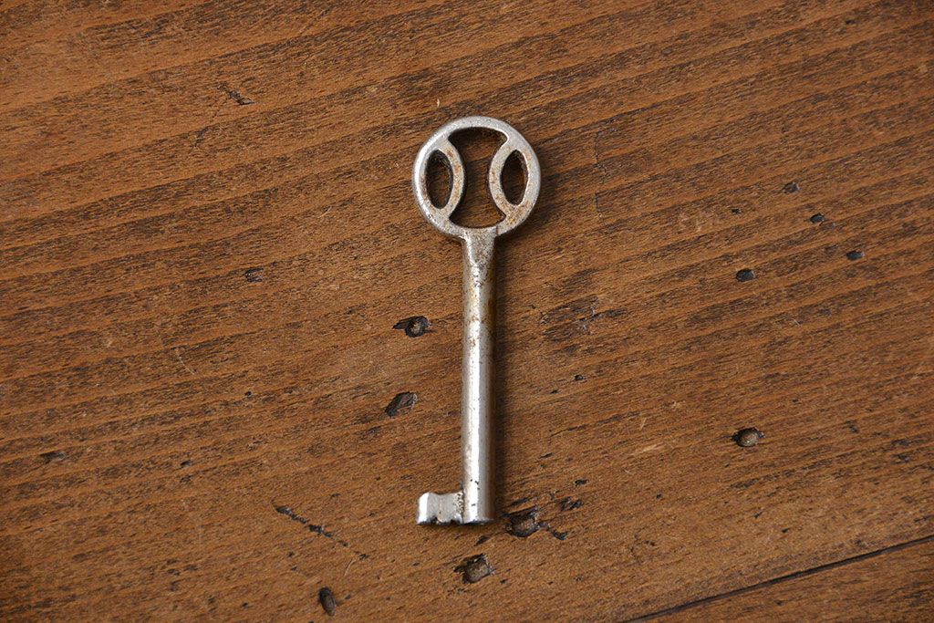 中古　イギリス製　おしゃれな収納棚