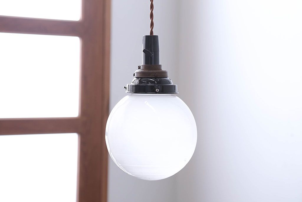 アンティーク　レトロな半透明球型ガラス天井照明