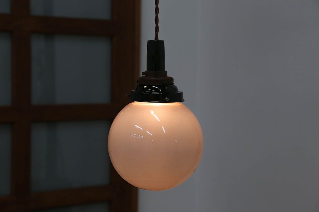 アンティーク　レトロな半透明球型ガラス天井照明