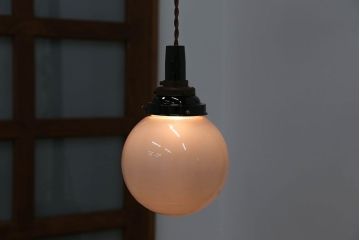 アンティーク　レトロな半透明球型ガラス天井照明