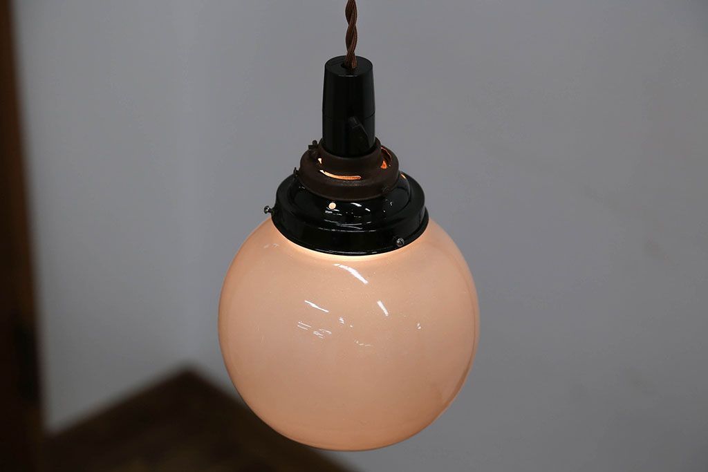 アンティーク　レトロな半透明球型ガラス天井照明