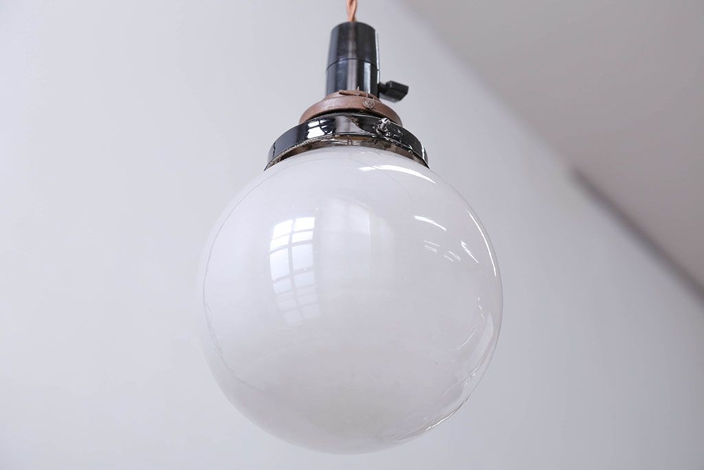 アンティーク　レトロな半透明球型ガラス天井照明