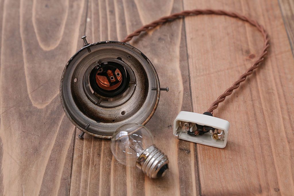 アンティーク　レトロな半透明球型ガラス天井照明