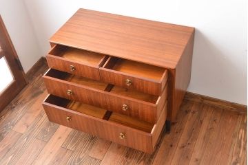 ヴィンテージ家具　北欧ビンテージ　おしゃれな脚付きチェスト