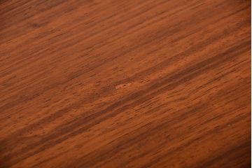 ヴィンテージ家具　北欧ビンテージ　おしゃれな脚付きチェスト