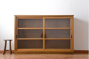 レトロ家具　昭和レトロ　古い木のガラス引き戸収納棚
