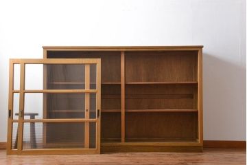 レトロ家具　昭和レトロ　古い木のガラス引き戸収納棚