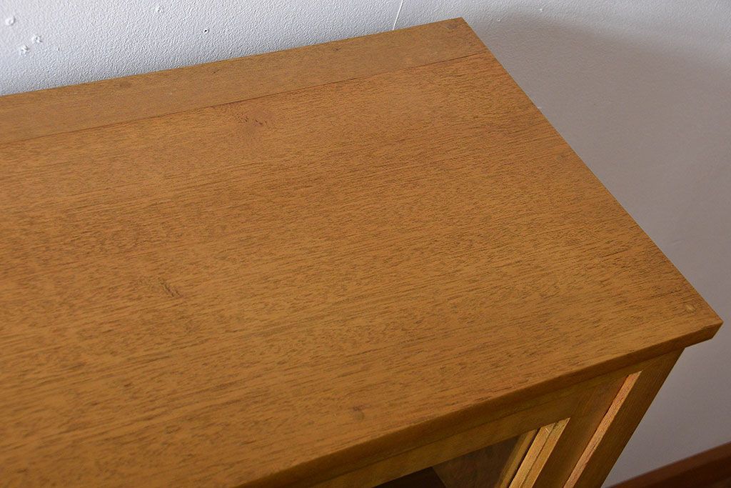 レトロ家具　昭和レトロ　古い木のガラス引き戸収納棚