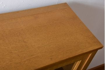レトロ家具　昭和レトロ　古い木のガラス引き戸収納棚