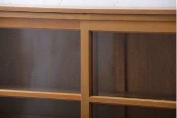 レトロ家具　昭和レトロ　古い木のガラス引き戸収納棚