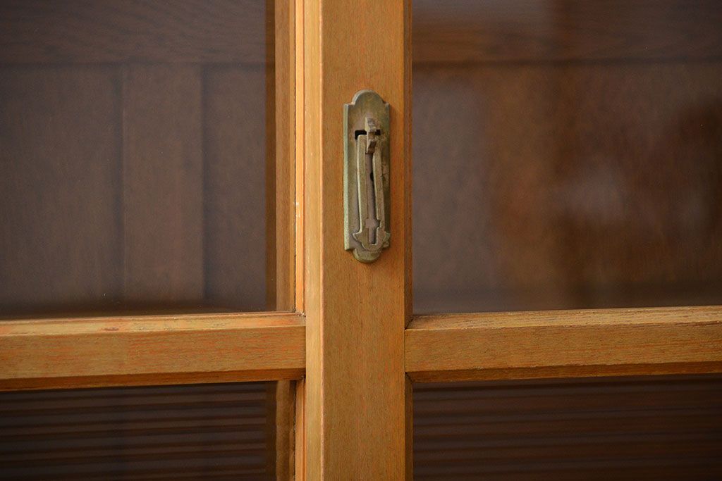 レトロ家具　昭和レトロ　古い木のガラス引き戸収納棚