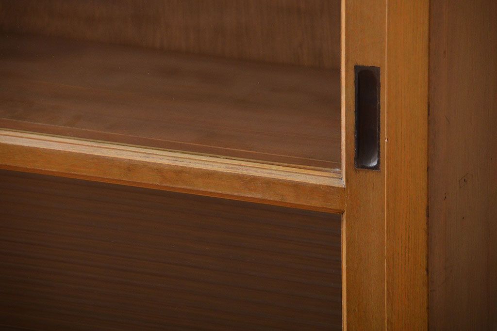 レトロ家具　昭和レトロ　古い木のガラス引き戸収納棚