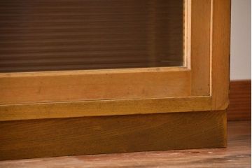 レトロ家具　昭和レトロ　古い木のガラス引き戸収納棚