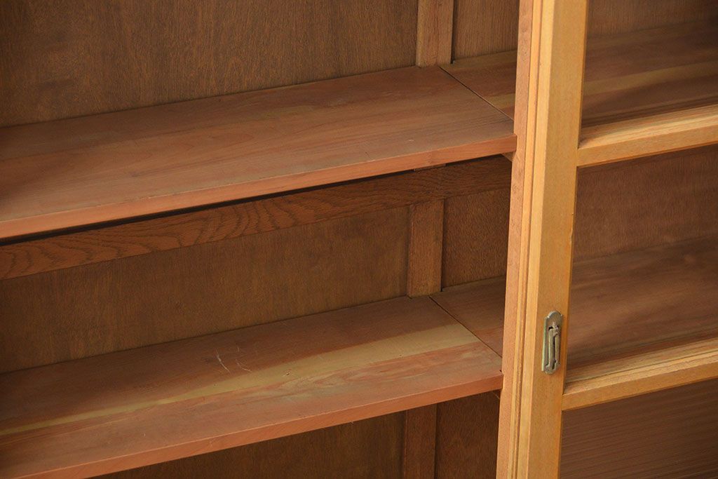 レトロ家具　昭和レトロ　古い木のガラス引き戸収納棚